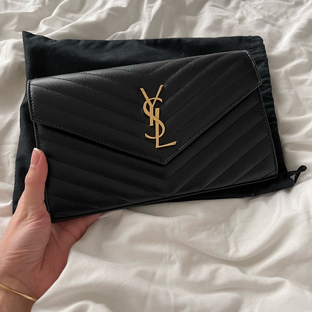 YSL Wallet on chain (size: Medium, like NEW)
